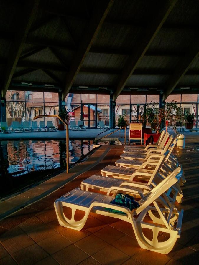 Hotel Kumania Kisujszallas Экстерьер фото